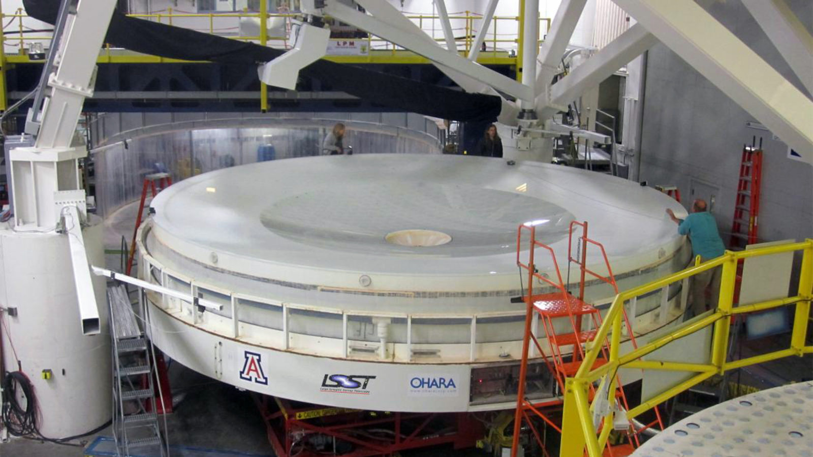 Photo of M1M3 mirror