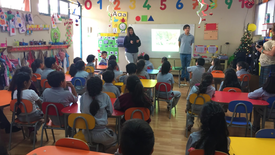 Photo of students at Colegio Antonio Varas in Vicuña helping to name the new stellar streams