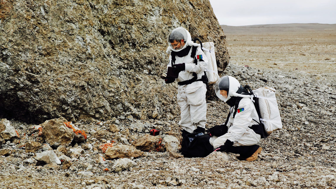 Exploring the simulated Martian terrain