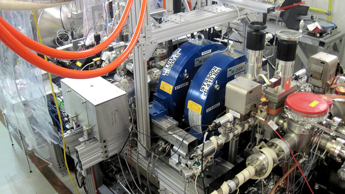 Photoelectron gun